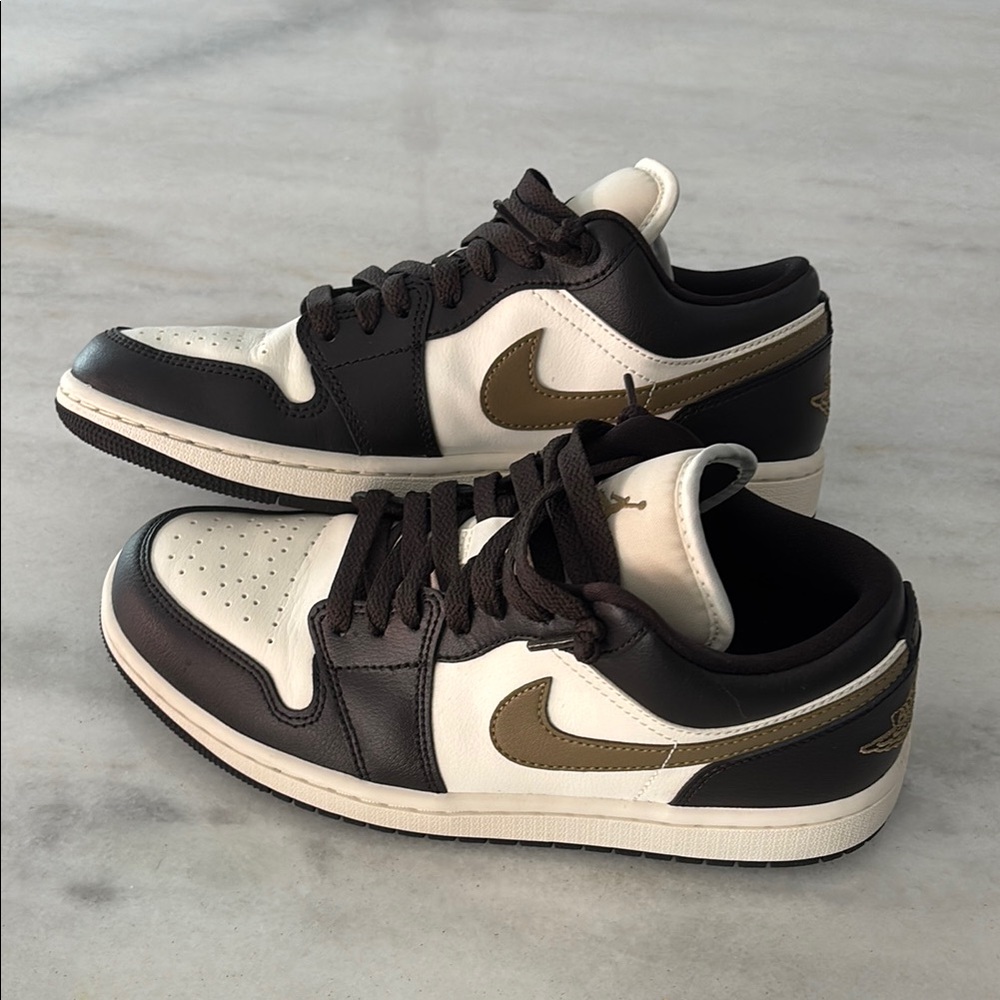 Nike Air Jordan Low in Brown and White